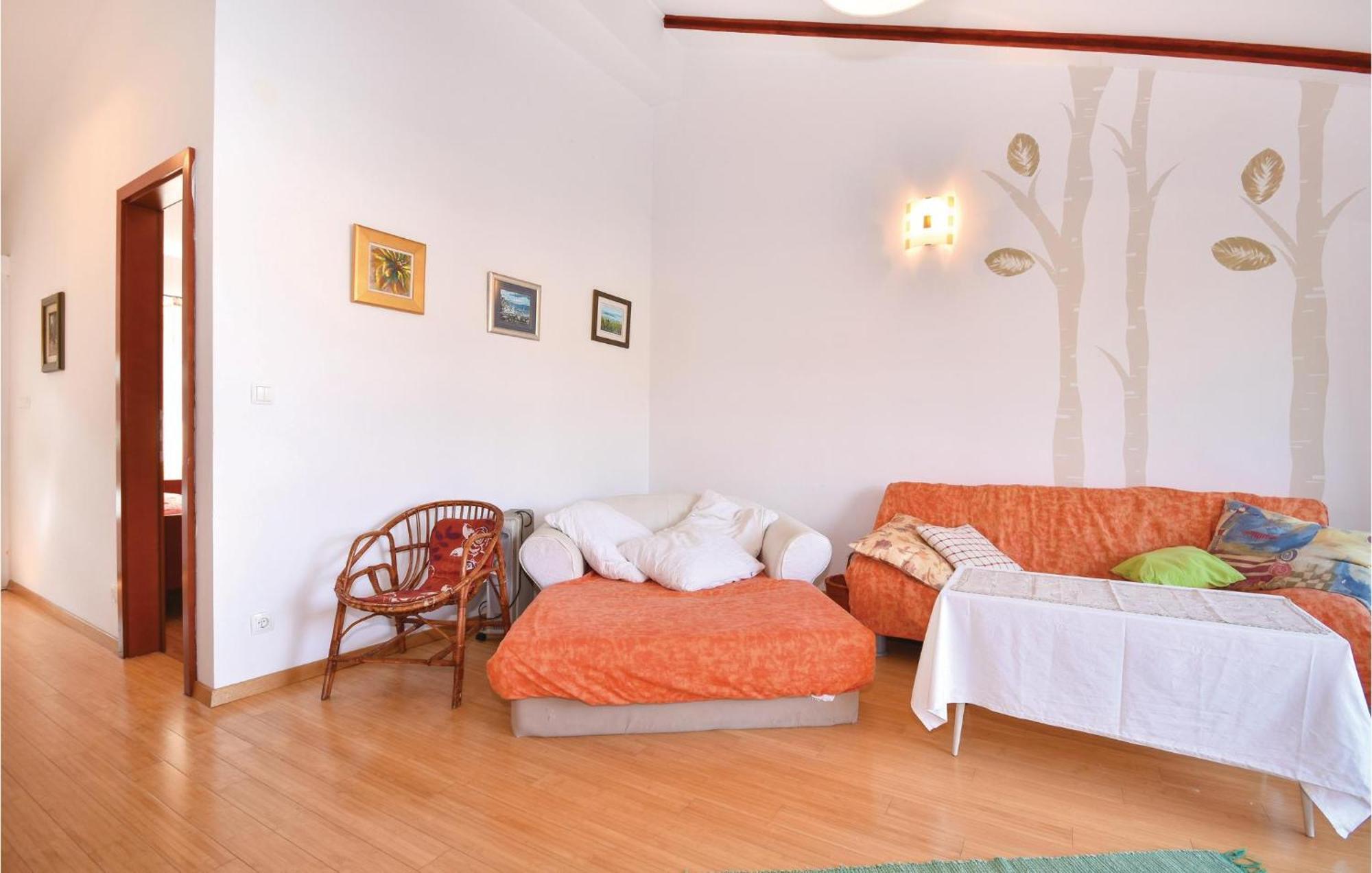 2 Bedroom Gorgeous Apartment In Стоморска Екстериор снимка